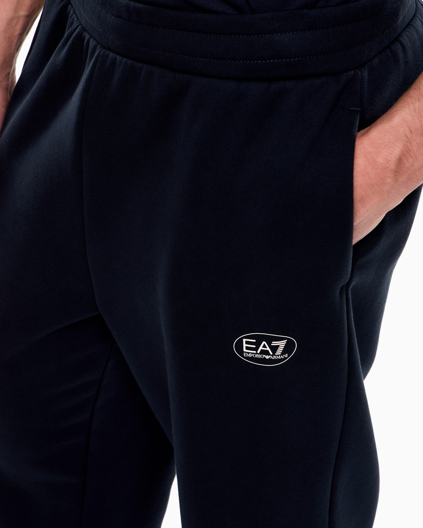 スウェットパンツ スライドする 4