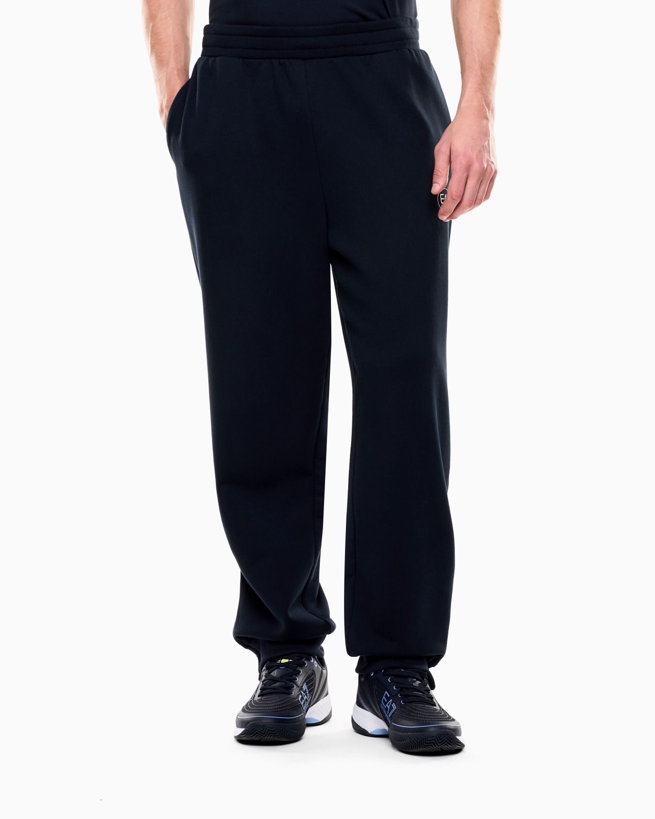 スウェットパンツ スライドする 3