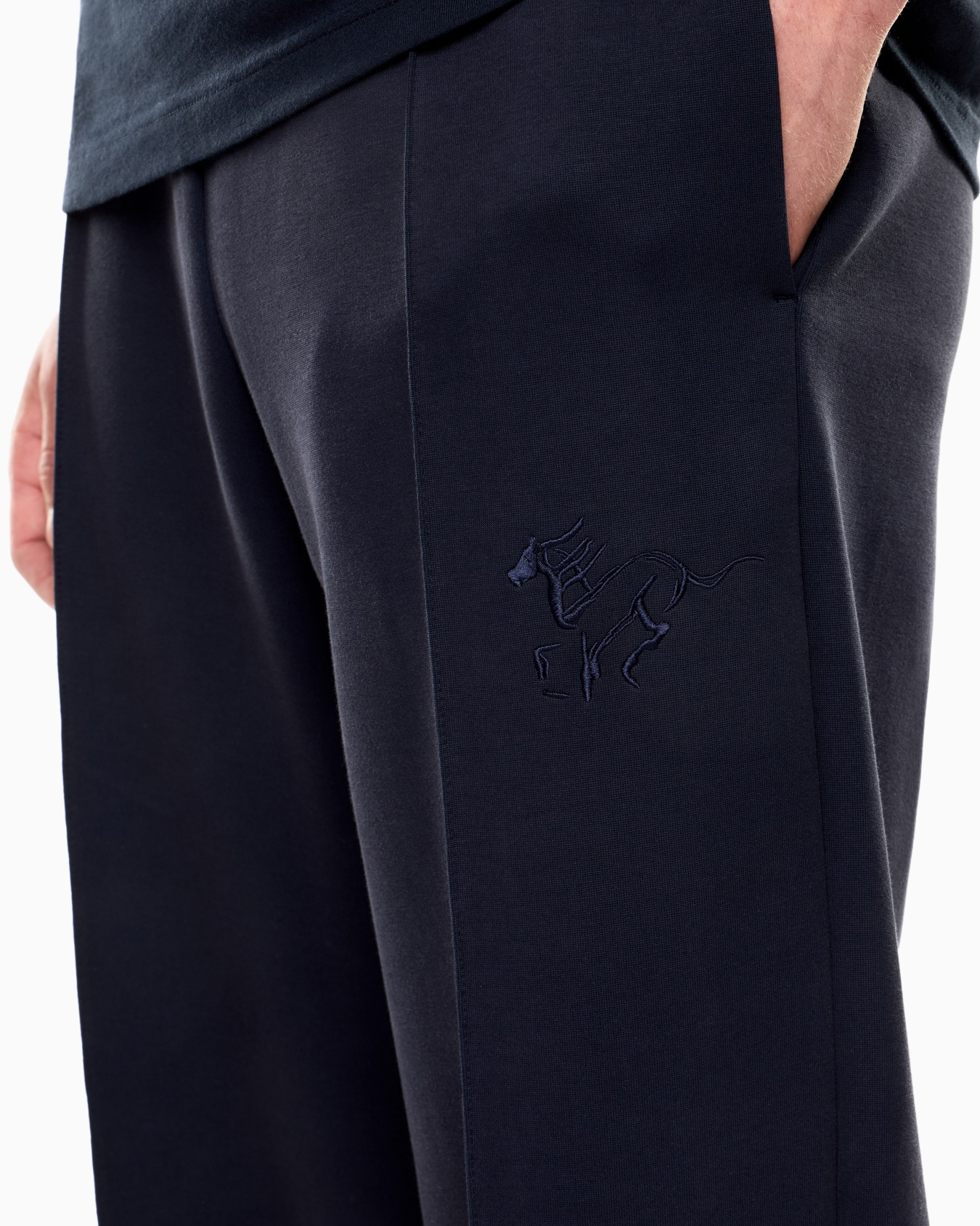 スウェットパンツ スライドする 4