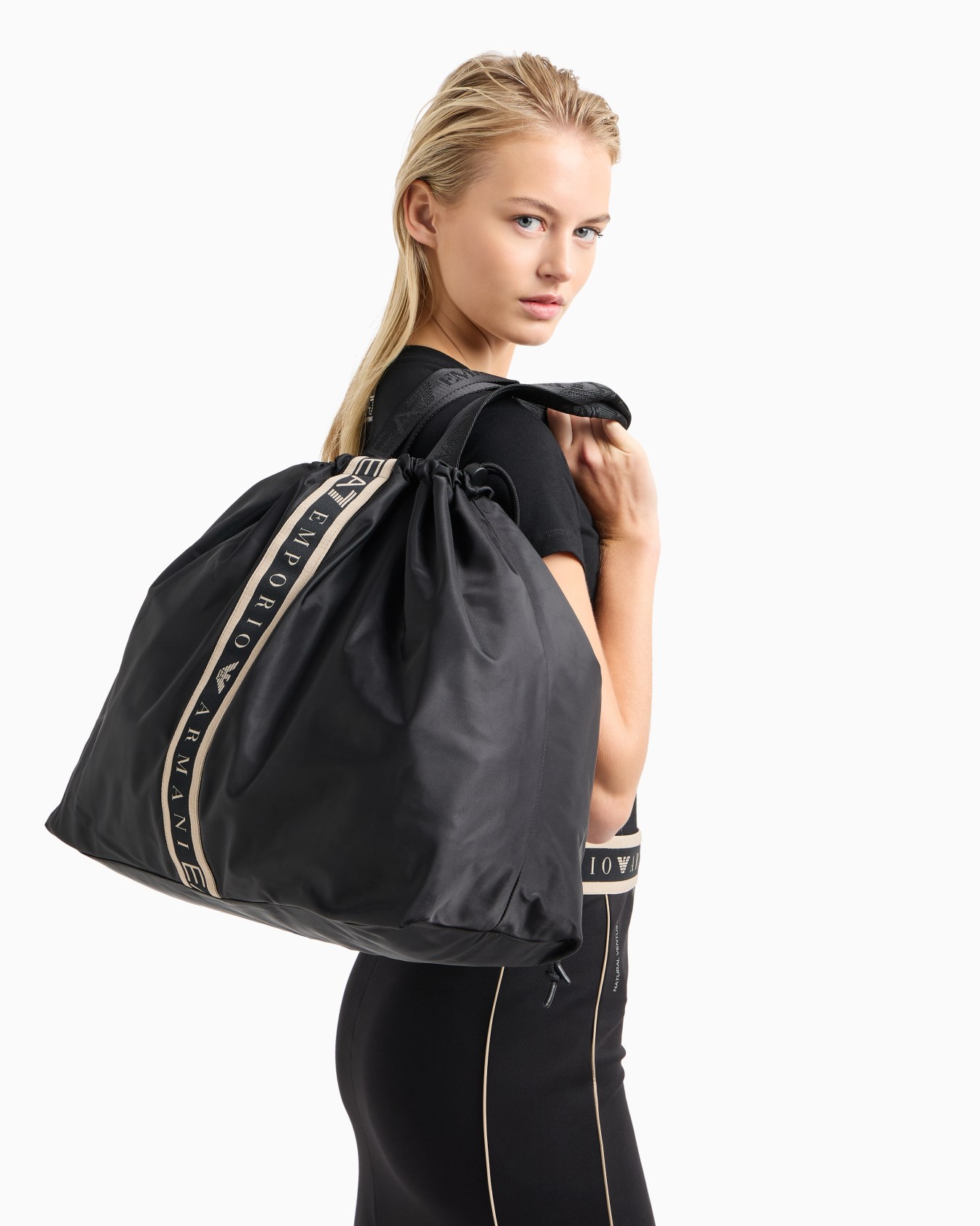 Borsa shopper con logo tape in tessuto tecnico  Slide 6
