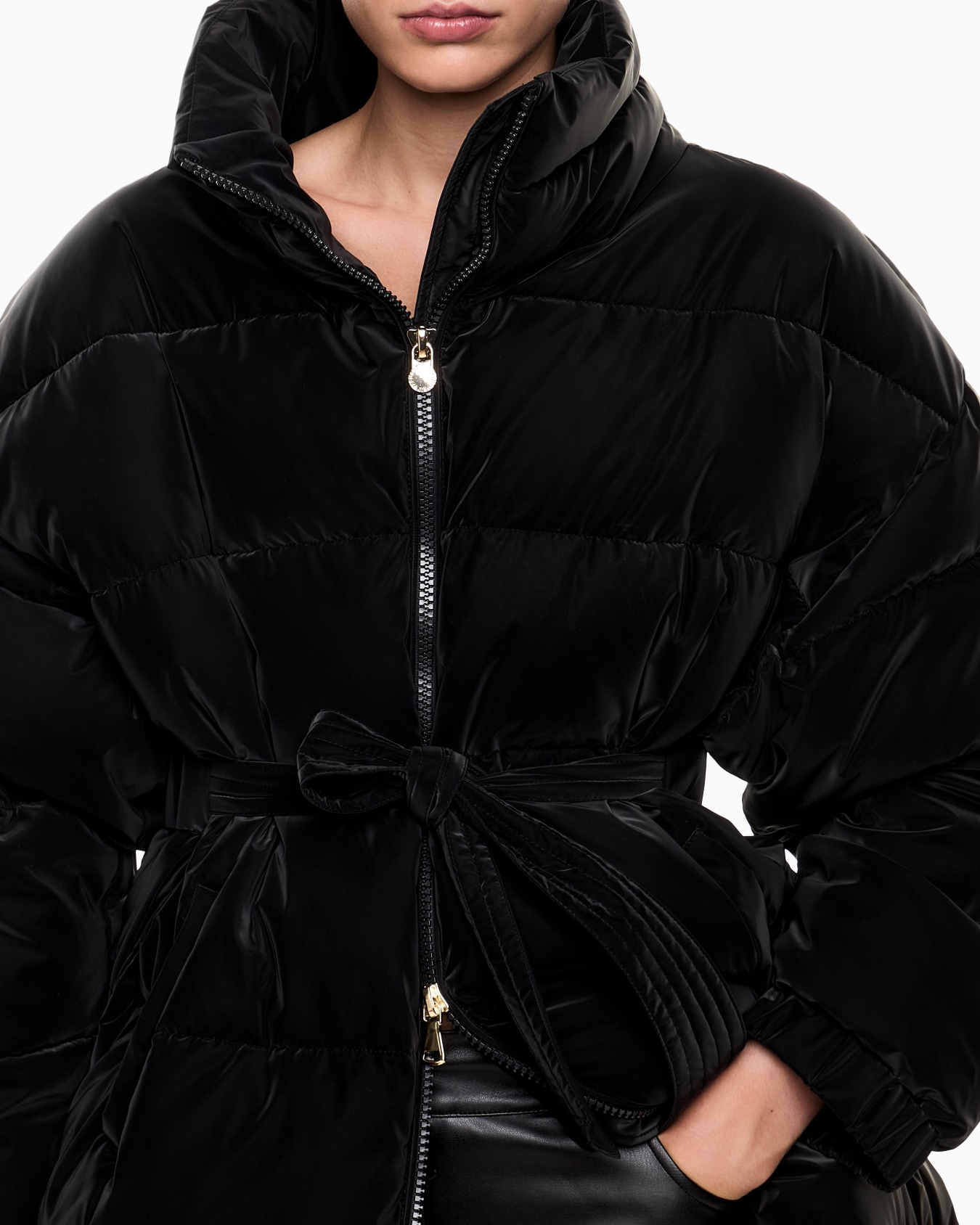 Long padded jacket in nylon with belt Slide 3