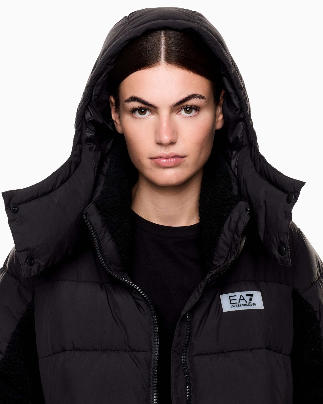Chaqueta acolchada de nailon con detalles de tejido efecto peluche Diapositiva 4