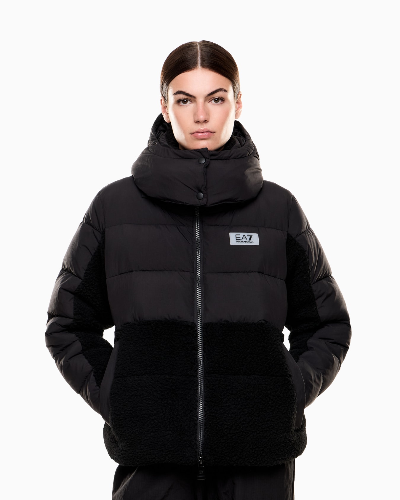 Chaqueta acolchada de nailon con detalles de tejido efecto peluche Diapositiva 3