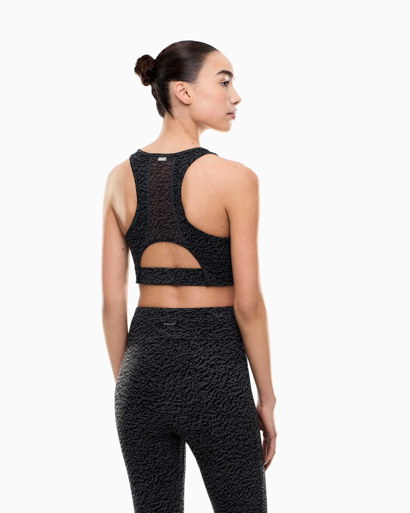 Sports bra in VIGOR7 technical fabric  Slide 2