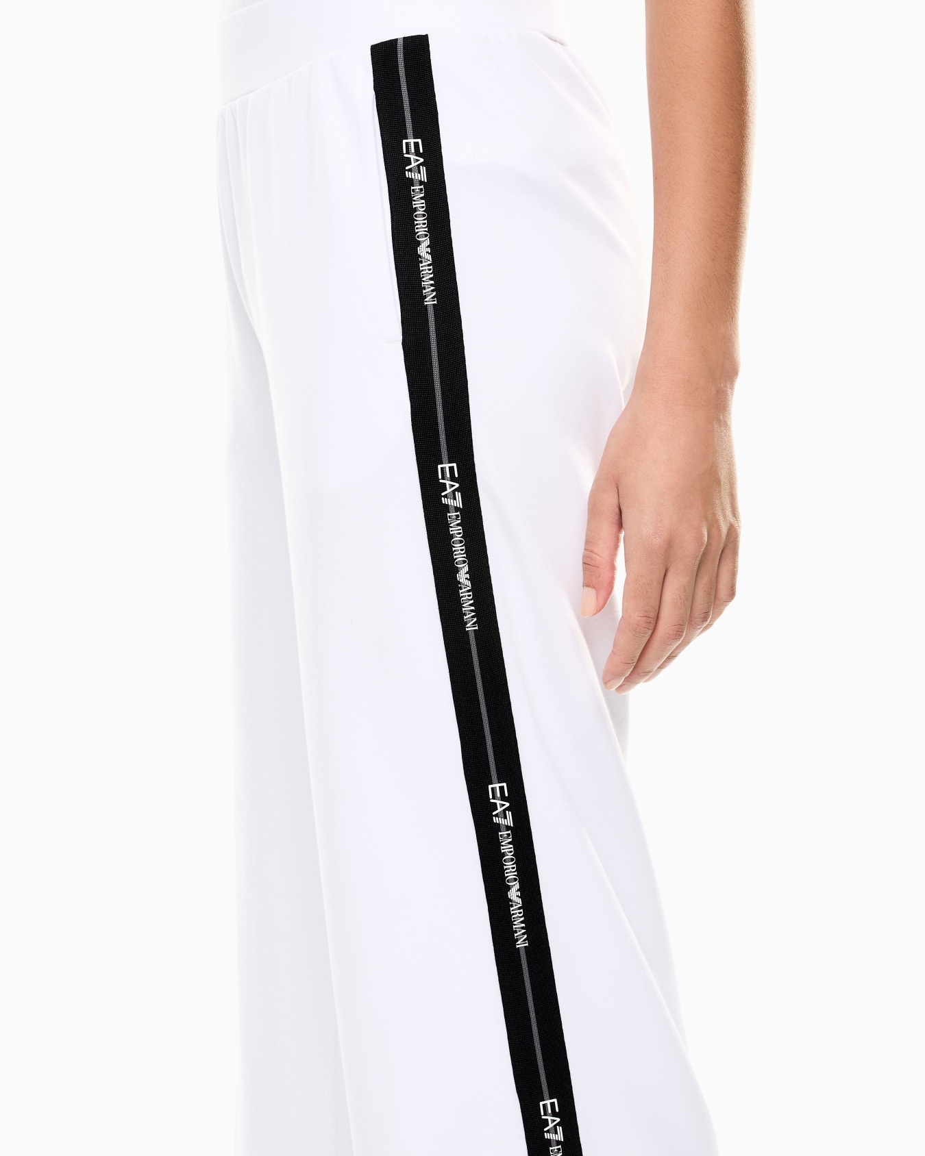 スウェットパンツ スライドする 4