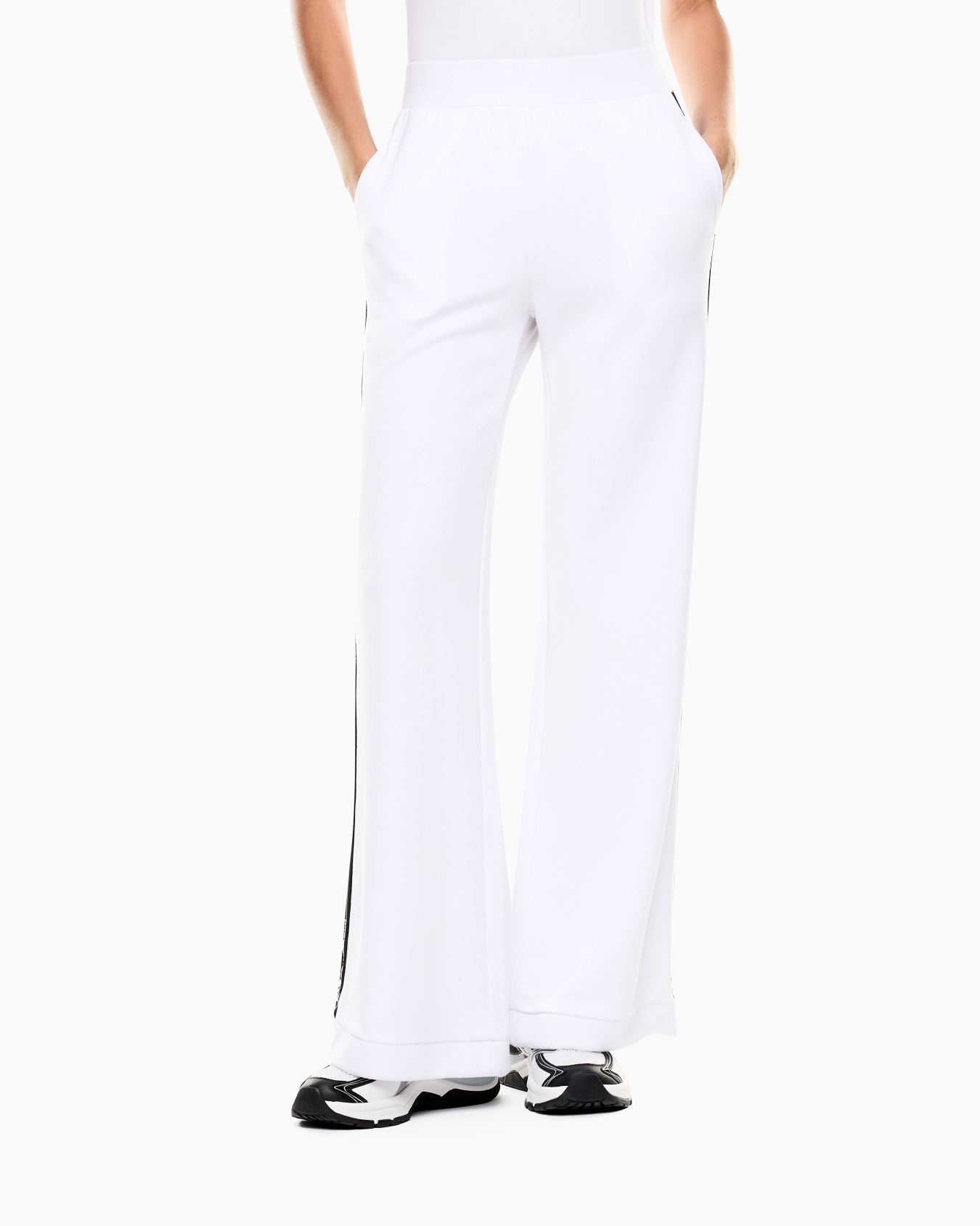 スウェットパンツ スライドする 3