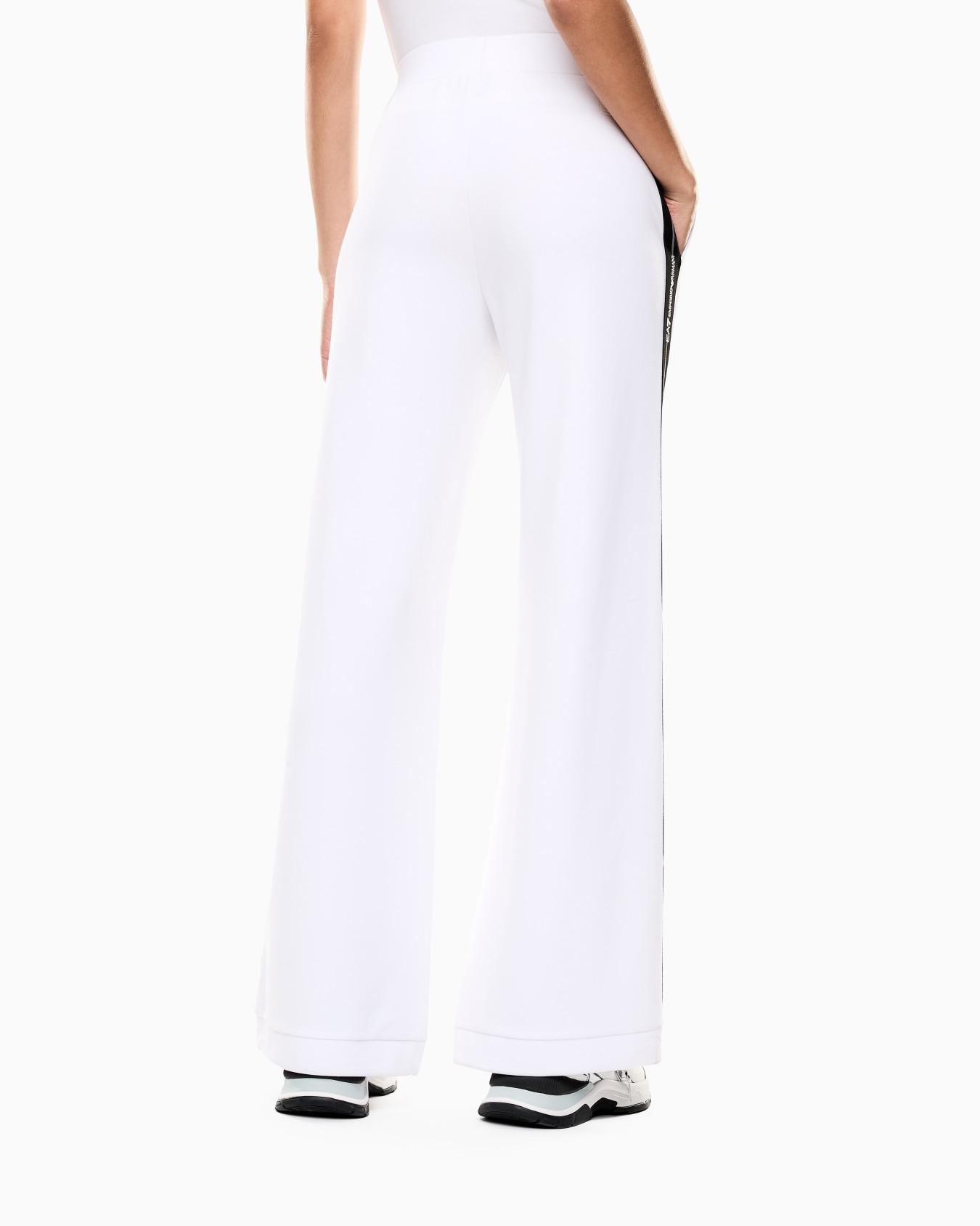 スウェットパンツ スライドする 2