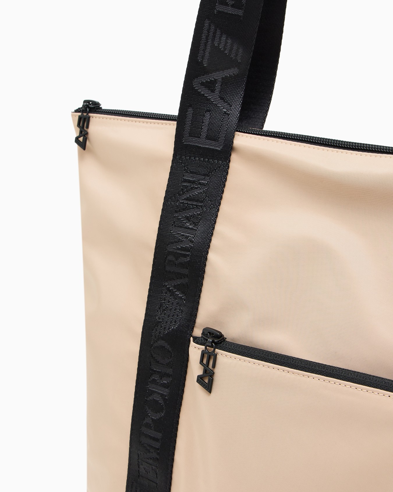 Borsa shopper con logo tape in tessuto tecnico  Slide 2