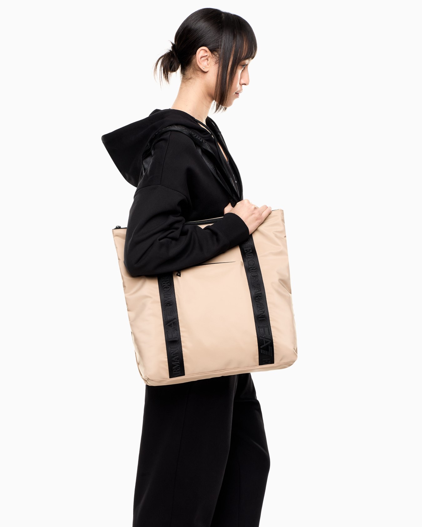 Borsa shopper con logo tape in tessuto tecnico  Slide 3