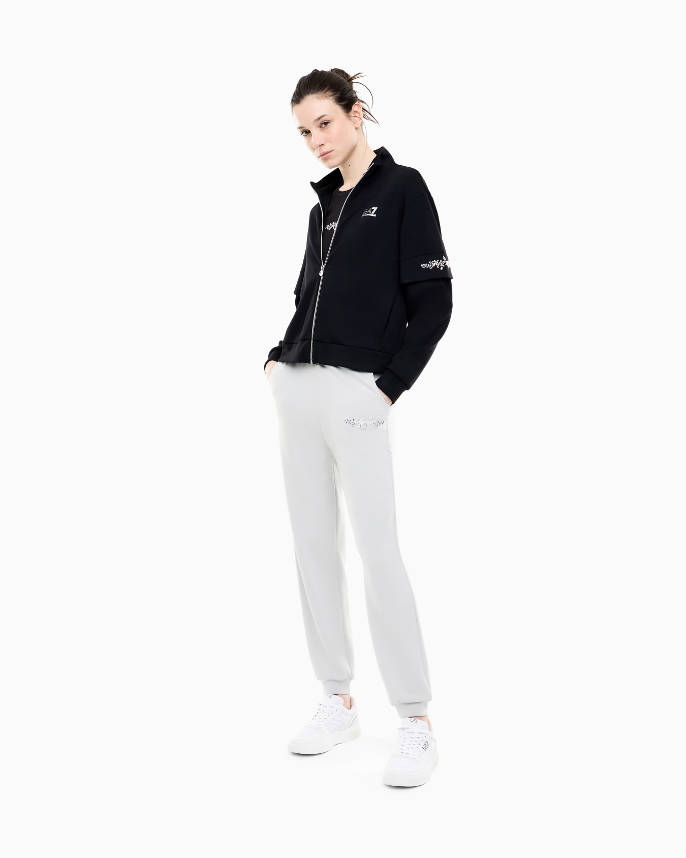 Sweatshirt Logo Series in modal with crystals Slide 1