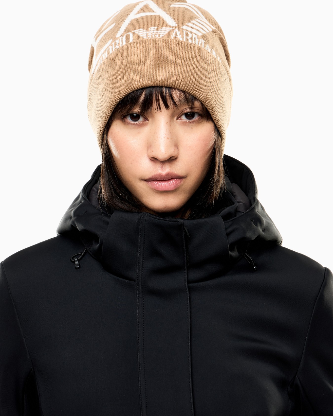 Visibility beanie with EA7 oversized logo Slide 3