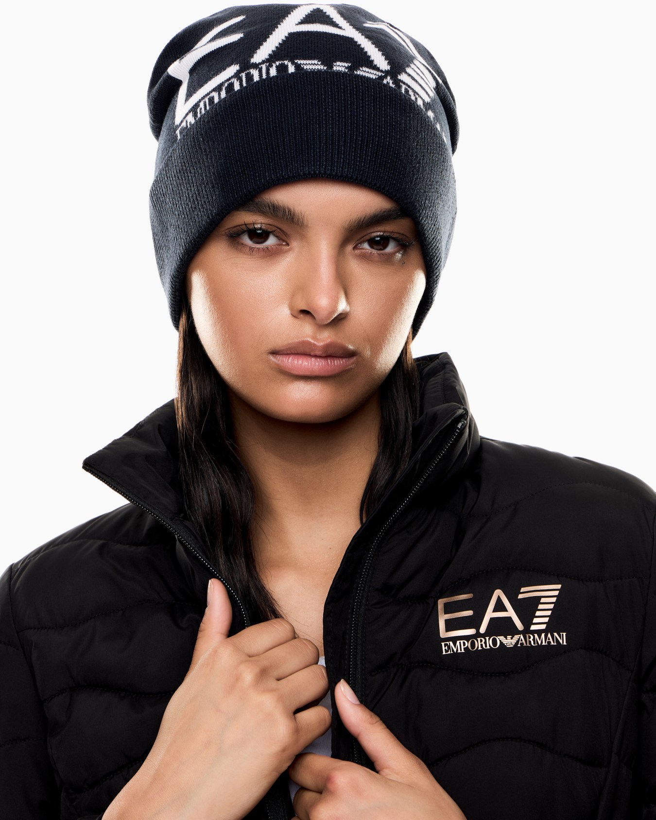 Visibility beanie with EA7 oversized logo Slide 2