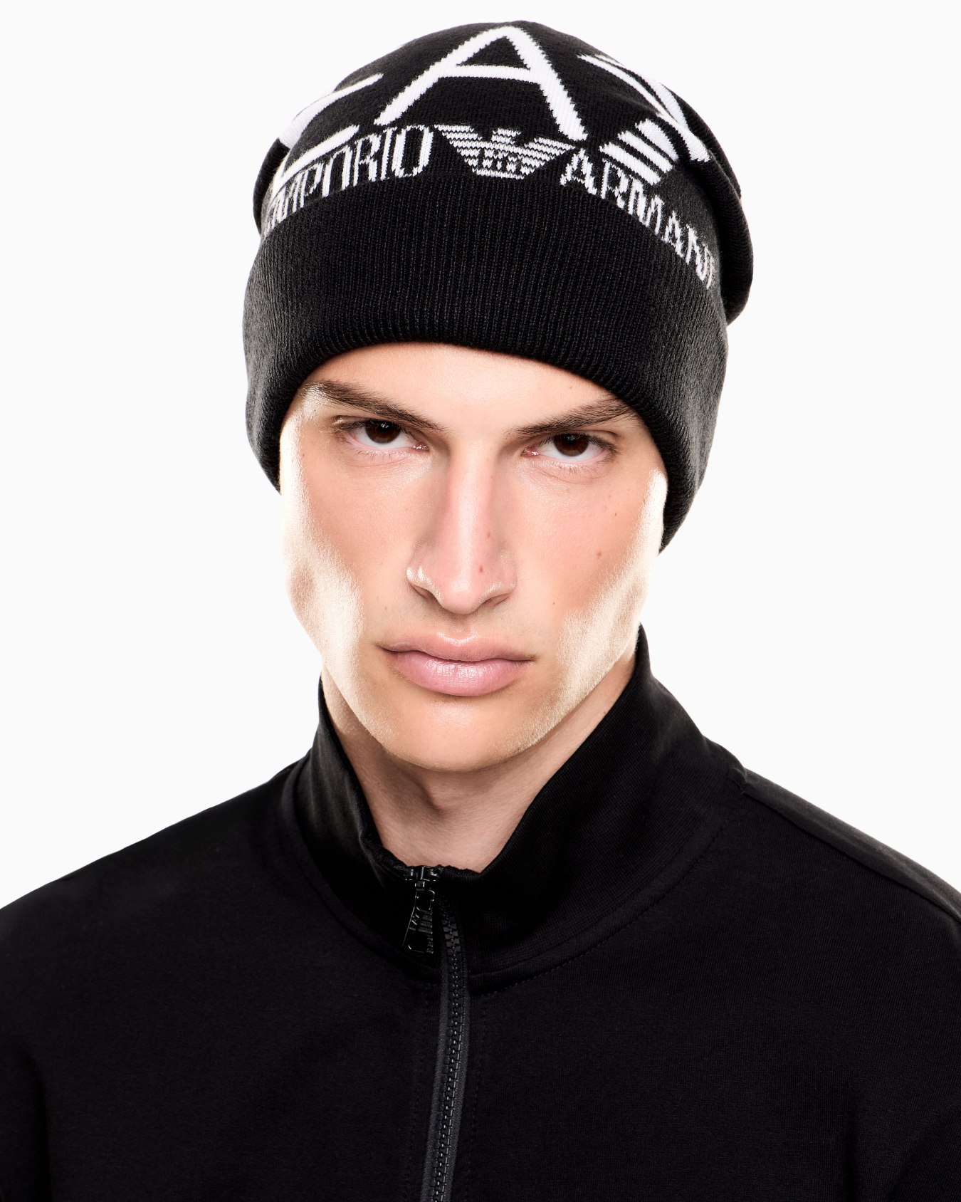 Visibility beanie with EA7 oversized logo Slide 3