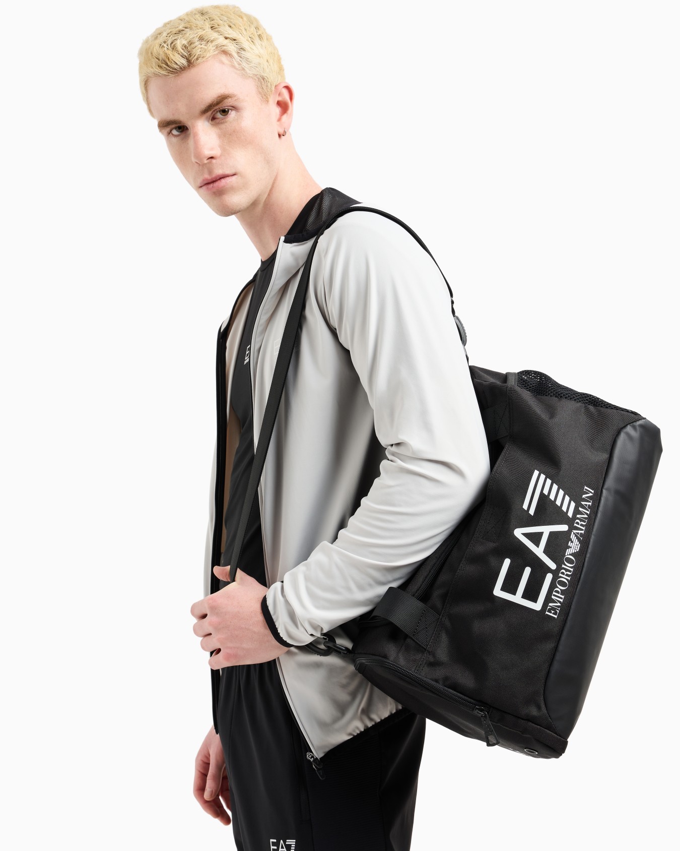Petit sac de sport avec grand logo en tissu technique Diapositive 6