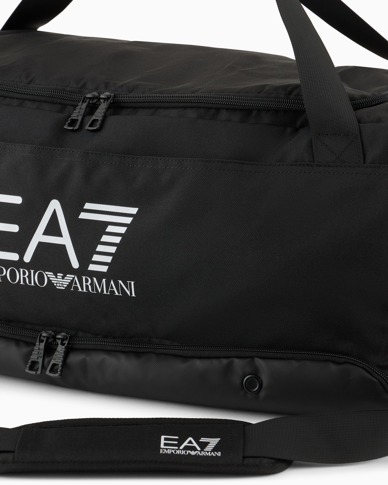 Train Core large gym bag with oversized EA7 logo Slide 4