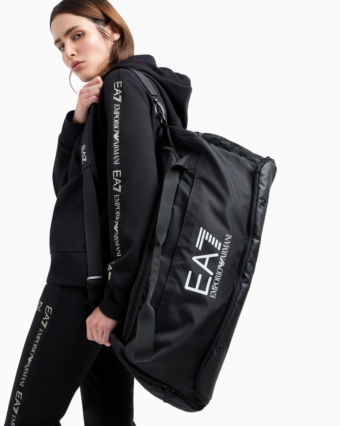 Sac de sport Train Core de grande taille avec grand logo EA7 Diapositive 5