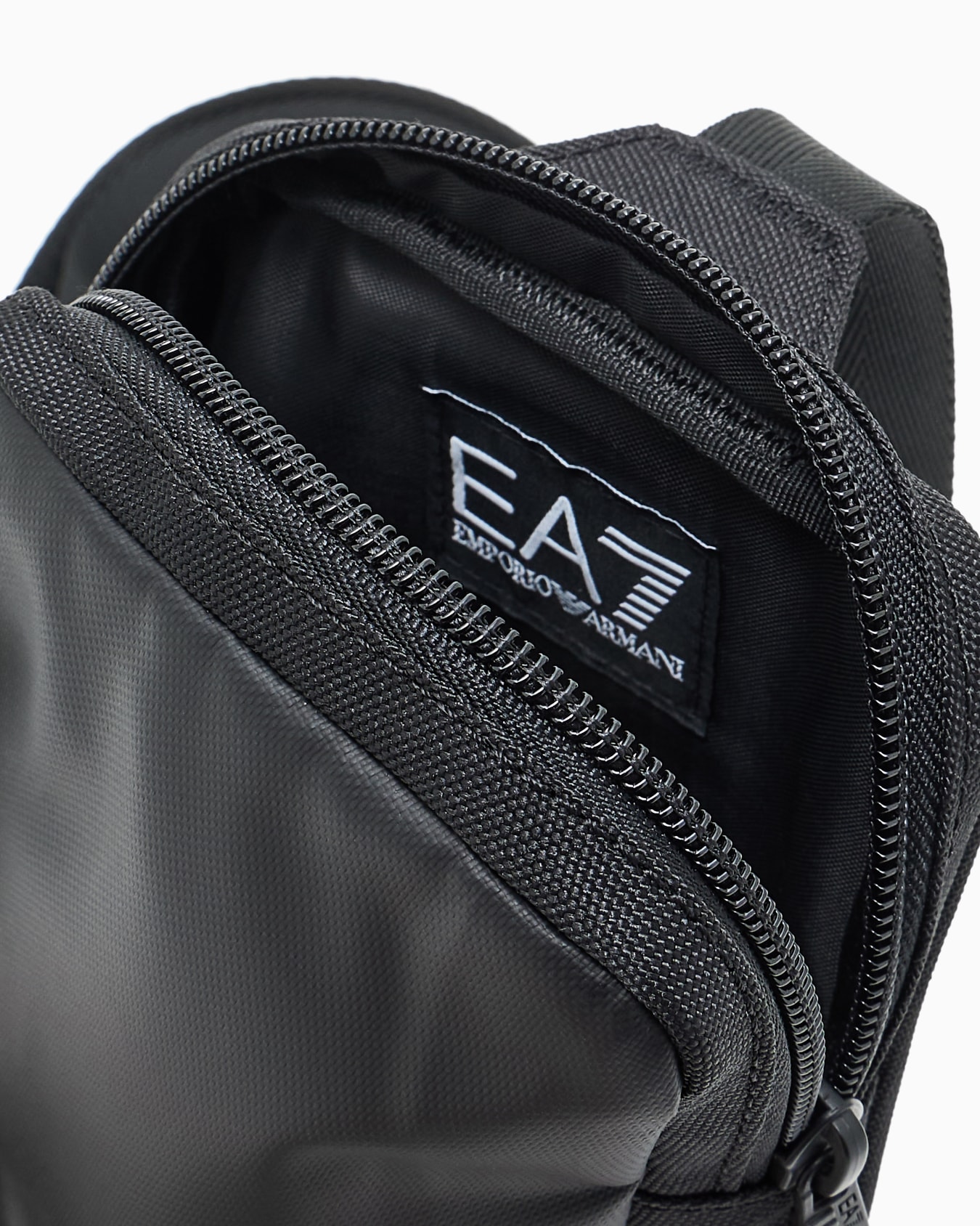 Petit sac à bandoulière Train Core avec grand logo EA7 Diapositive 3