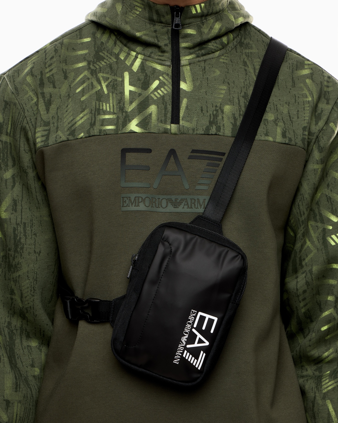 Petit sac à bandoulière Train Core avec grand logo EA7 Diapositive 5