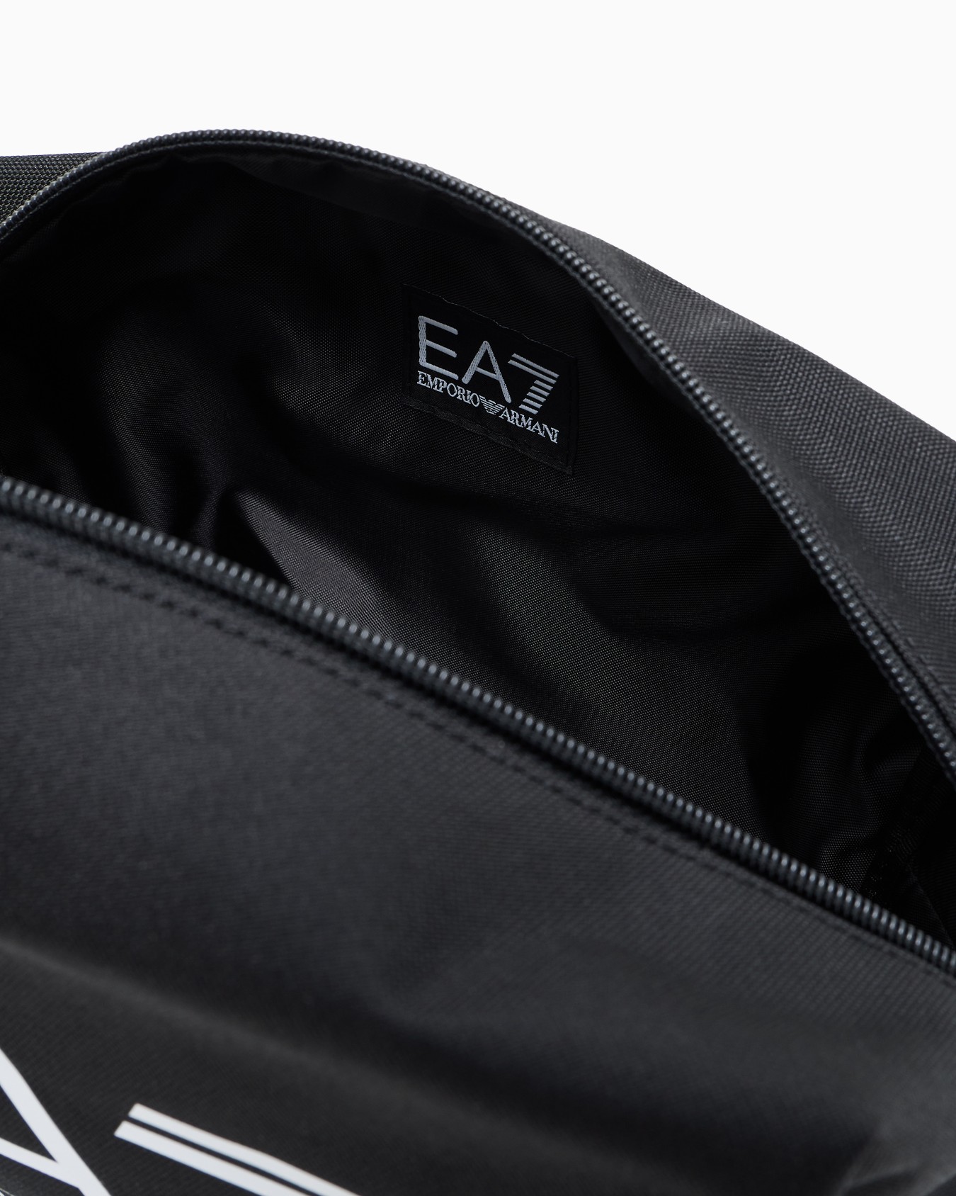 Trousse de toilette Train Core avec logo EA7 Diapositive 2