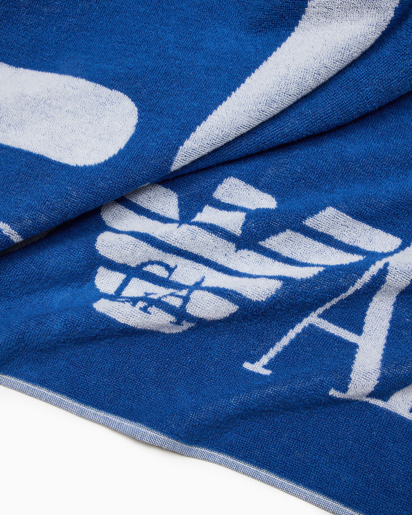 Beach towel in absorbent terry cotton Slide 1