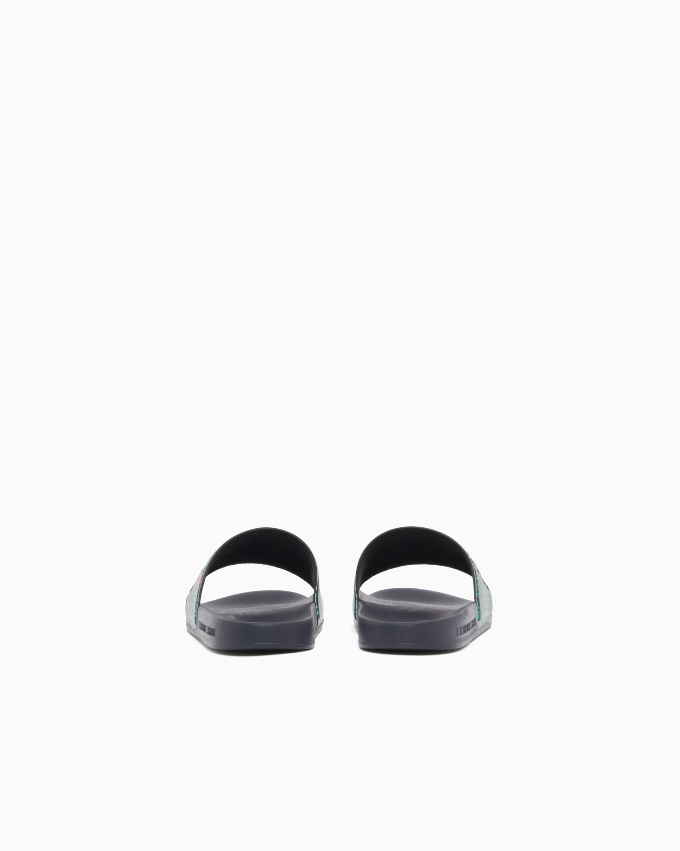 Claquettes avec grand logo Diapositive 3