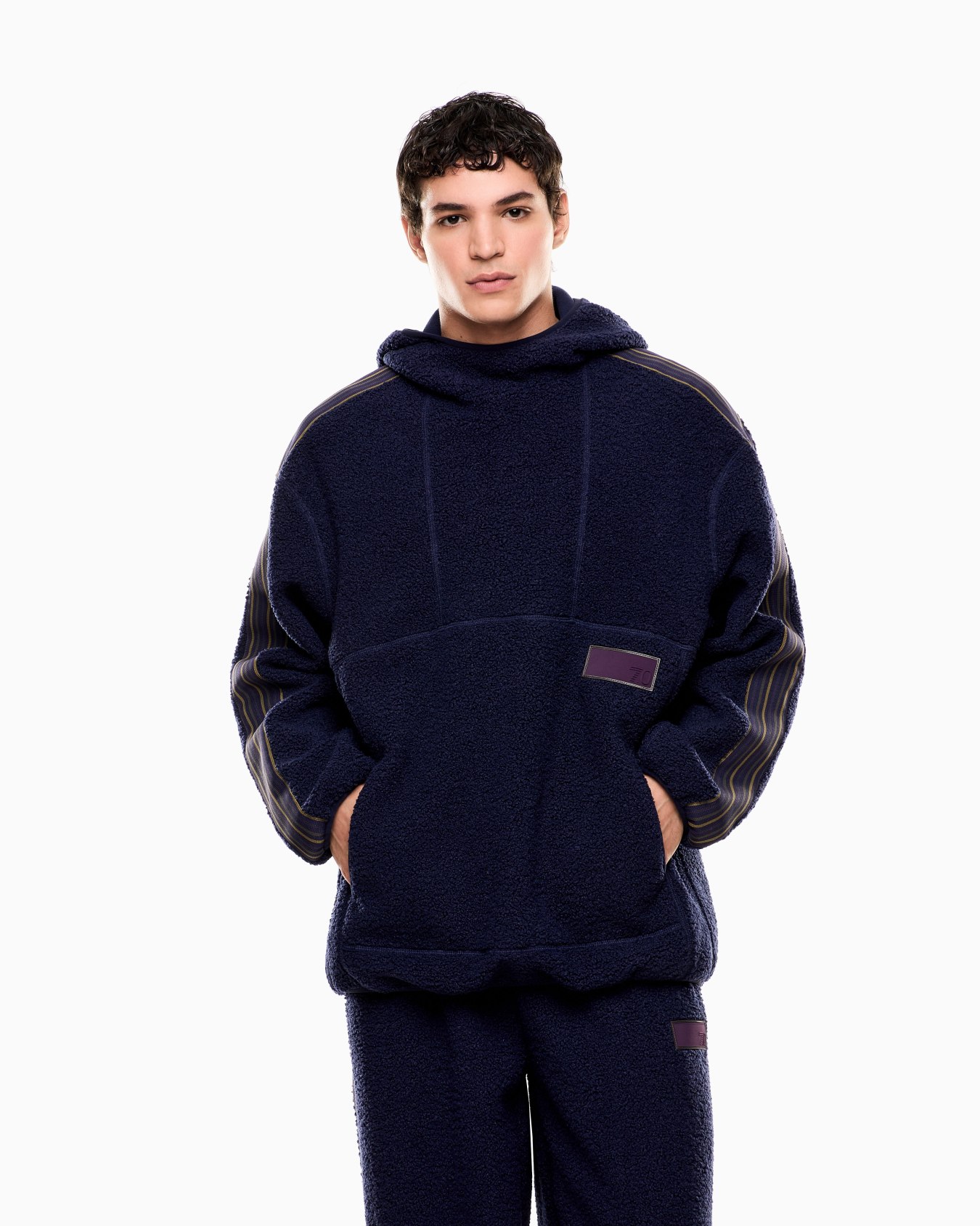 Unisex 7.0 hooded sweatshirt in a teddy-effect fabric Slide 3