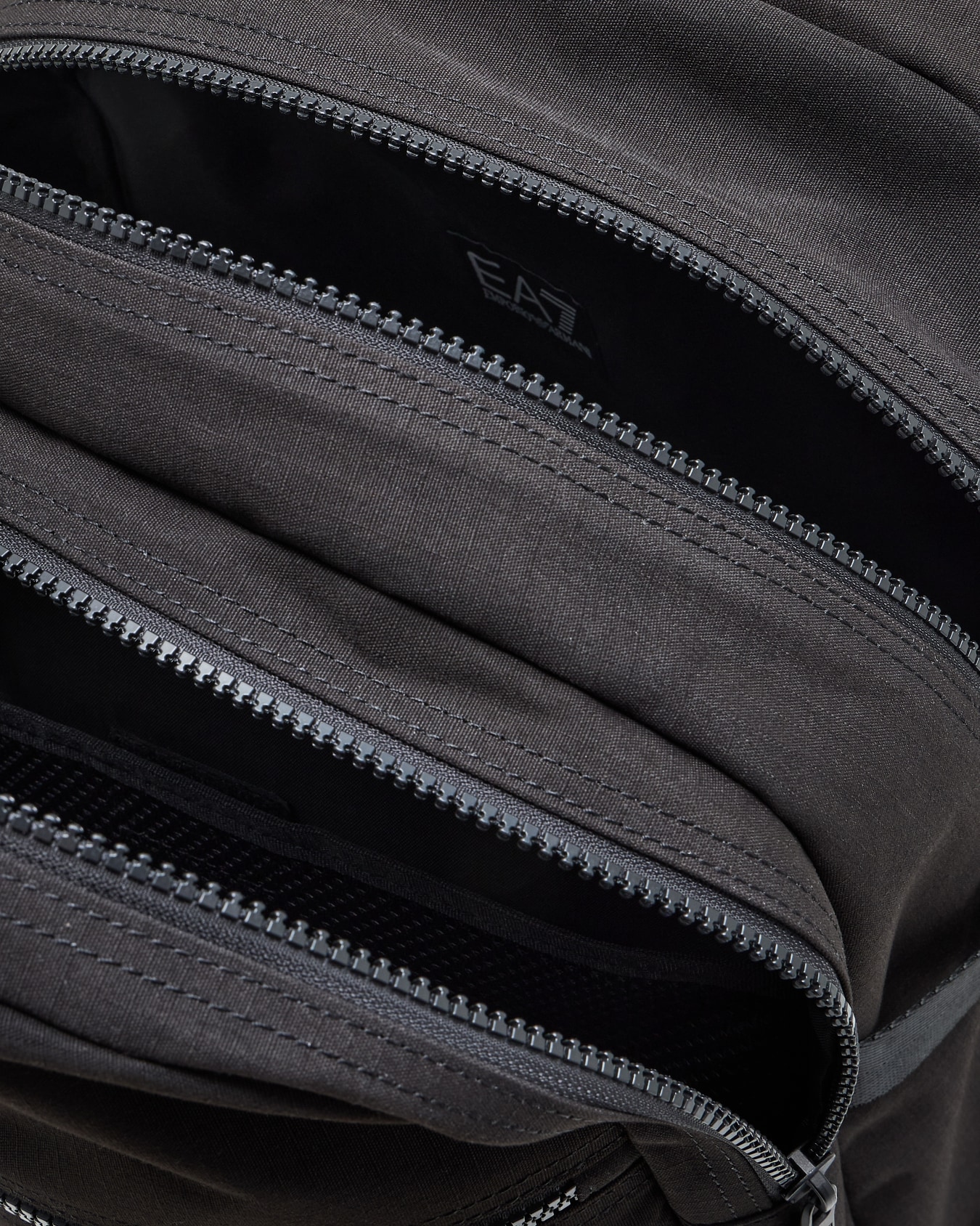 Runder Rucksack aus Funktionsgewebe Folie 3