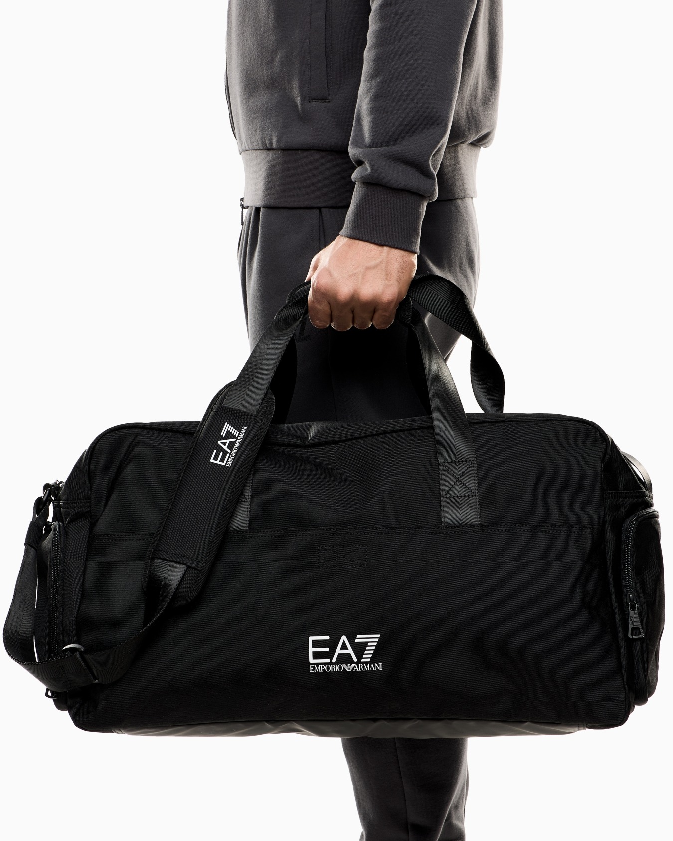 Train Core medium gym bag with oversized EA7 Logo Slide 5