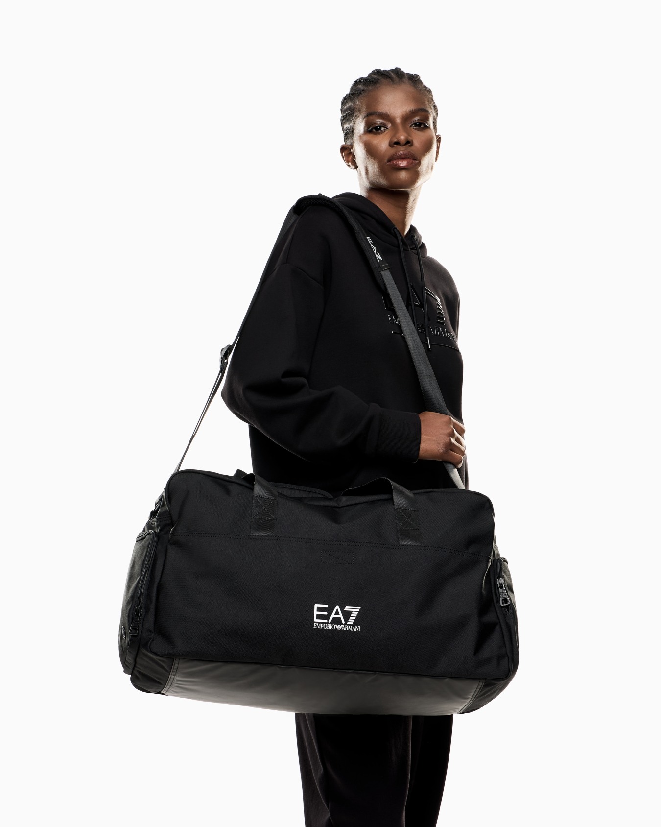 Train Core medium gym bag with oversized EA7 Logo Slide 7