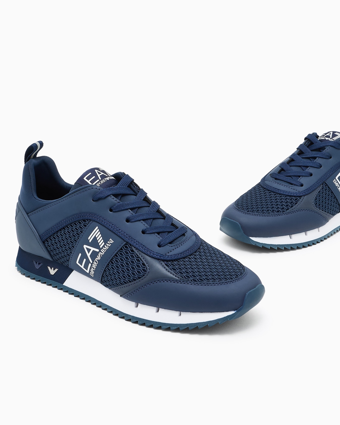 Black and White Laces sneakers Slide 4