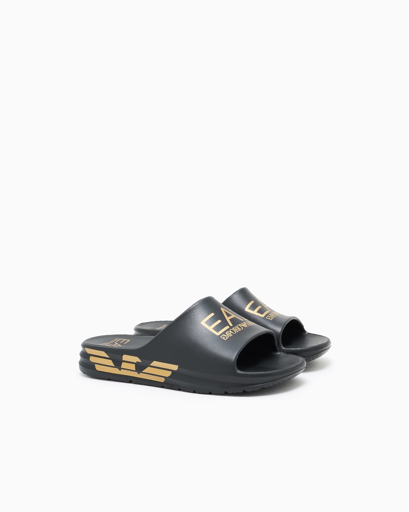 Crusher Distance slides with oversized logo Slide 1