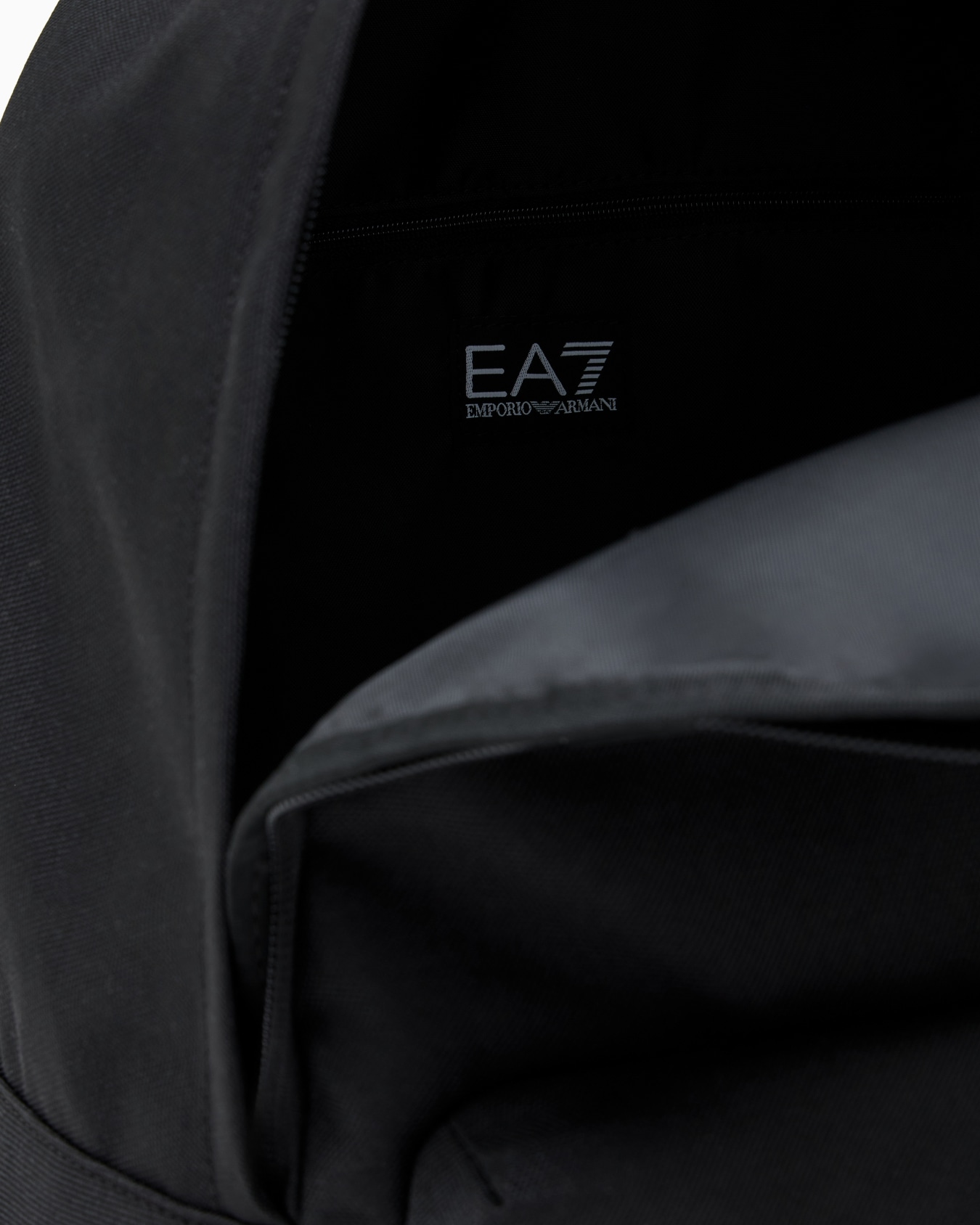 Technical fabric round backpack Slide 3