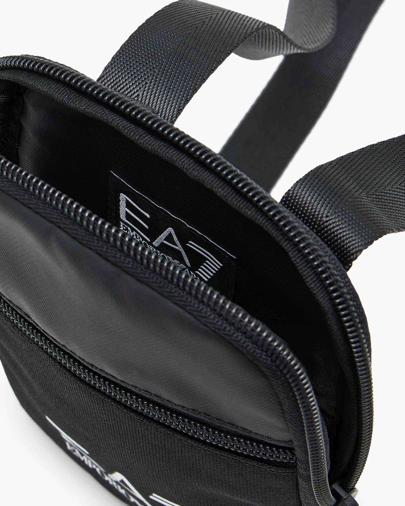 Bolso bandolera pequeño con maxilogotipo EA7 Train Core Diapositiva 3