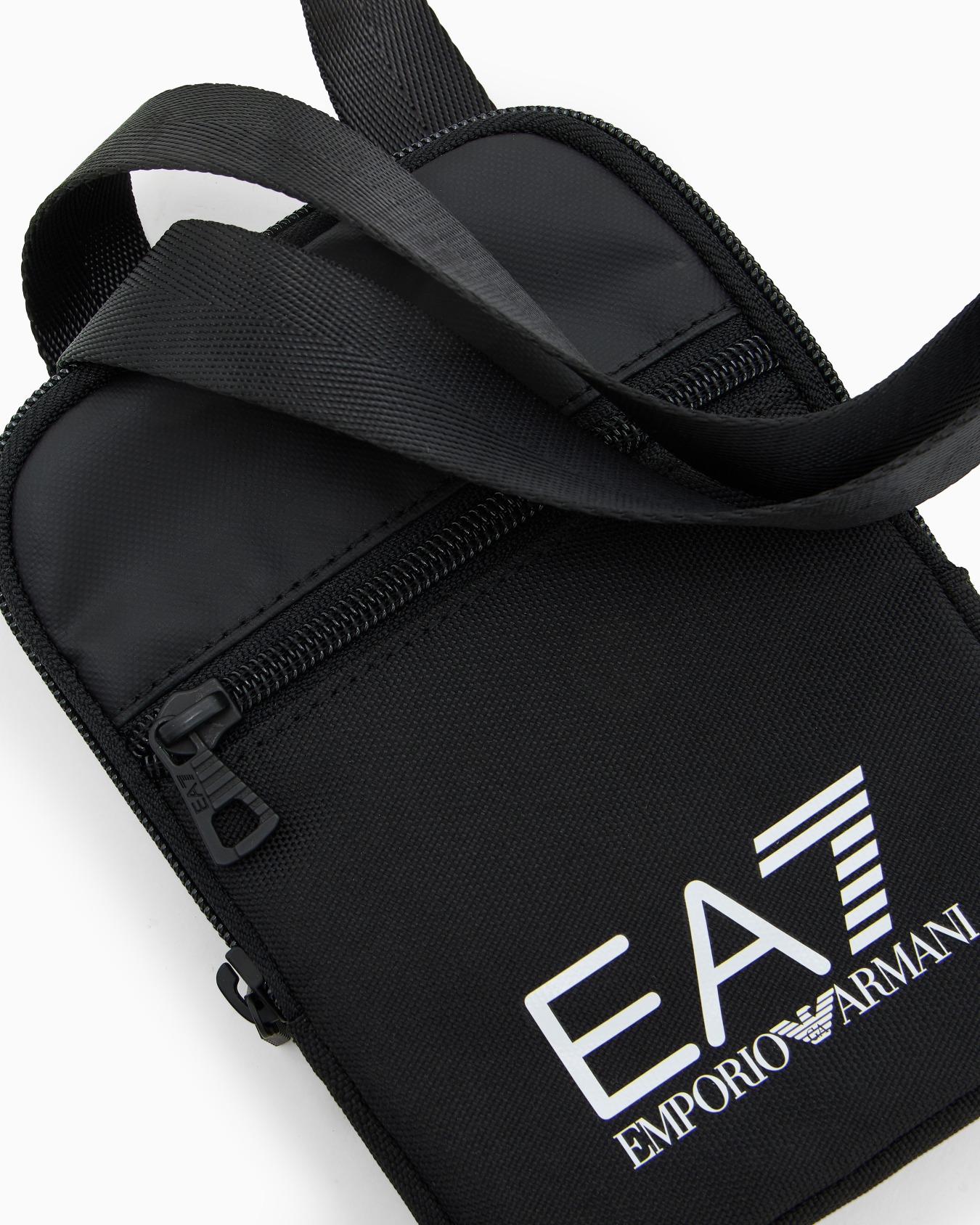 Bolso bandolera pequeño con maxilogotipo EA7 Train Core Diapositiva 4