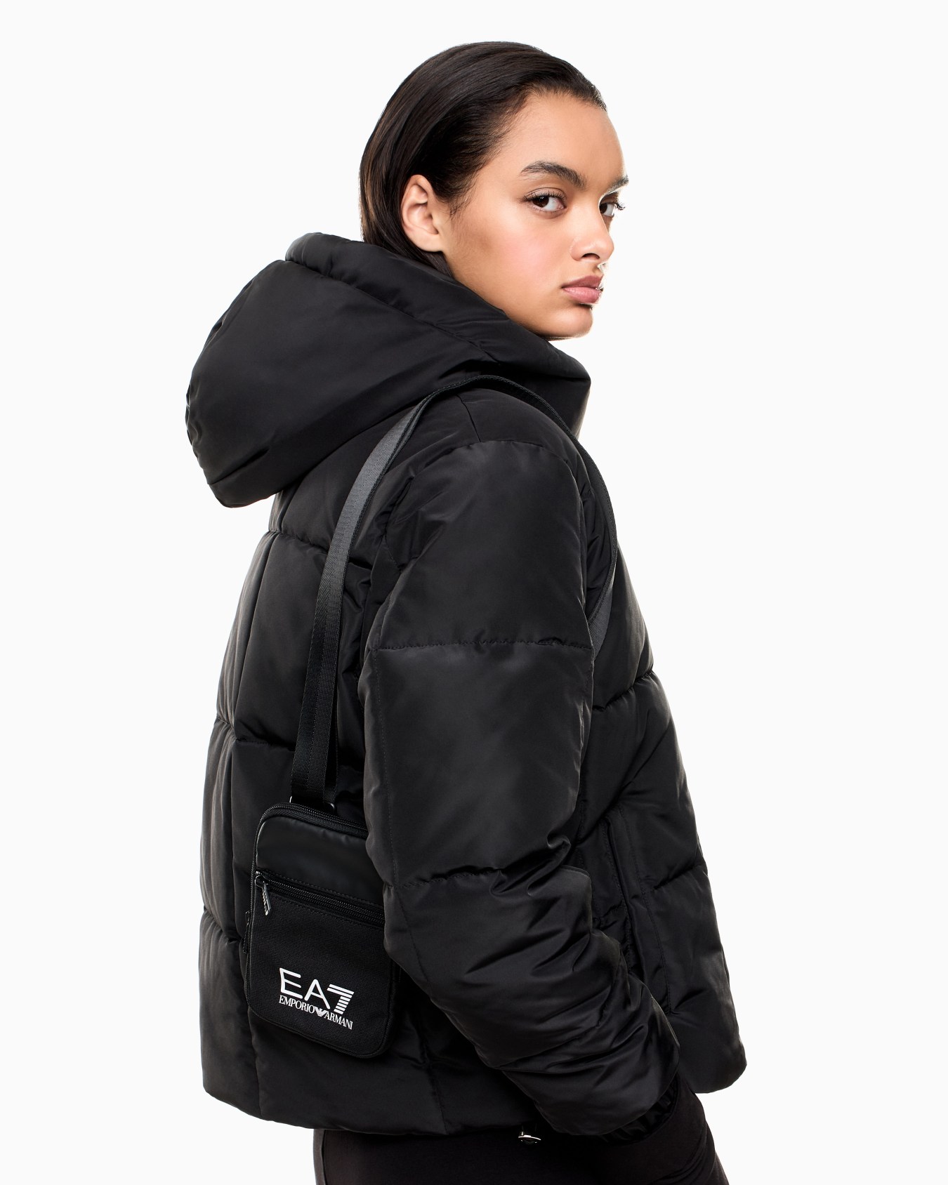 Bolso bandolera pequeño con maxilogotipo EA7 Train Core Diapositiva 5