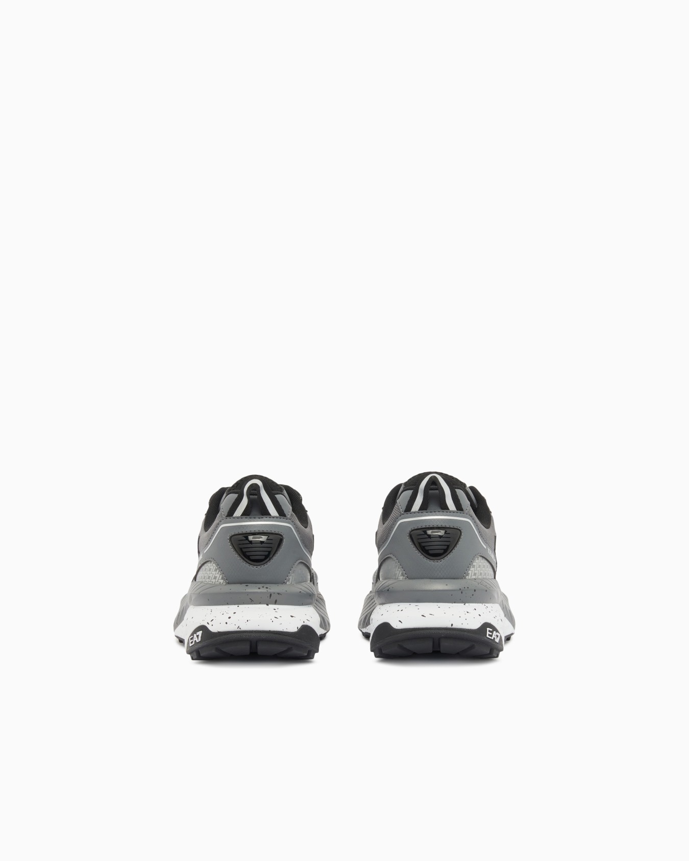 スニーカー スライドする 3