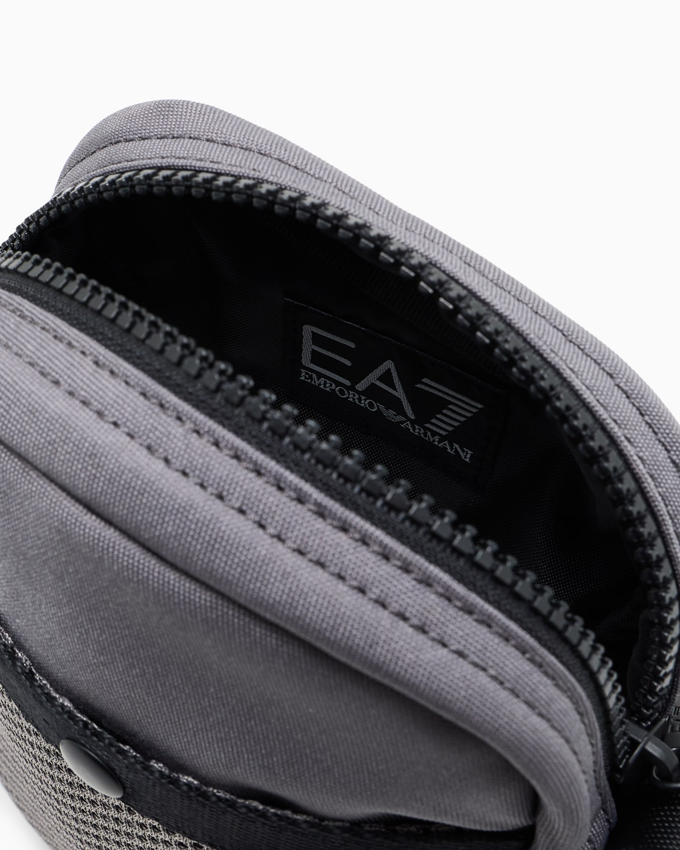 クロスボディバッグ スライドする 3