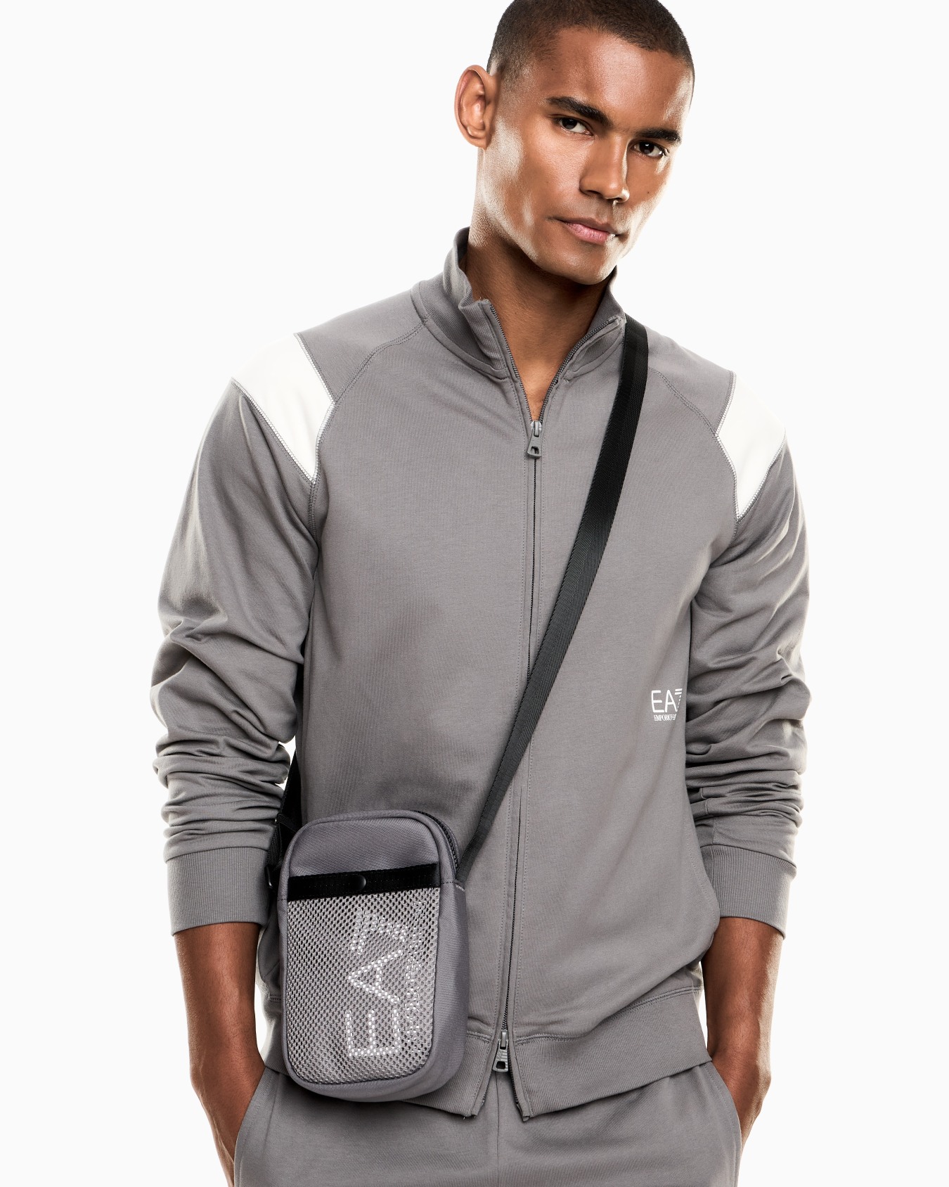 クロスボディバッグ スライドする 5