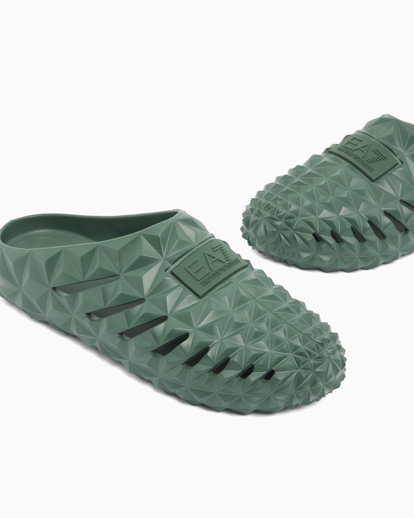 Beachwear Slippers in Ethyl Vinyl Acetate Slide 4
