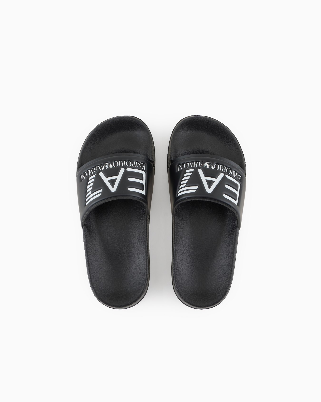 Chanclas con maxilogotipo Diapositiva 2