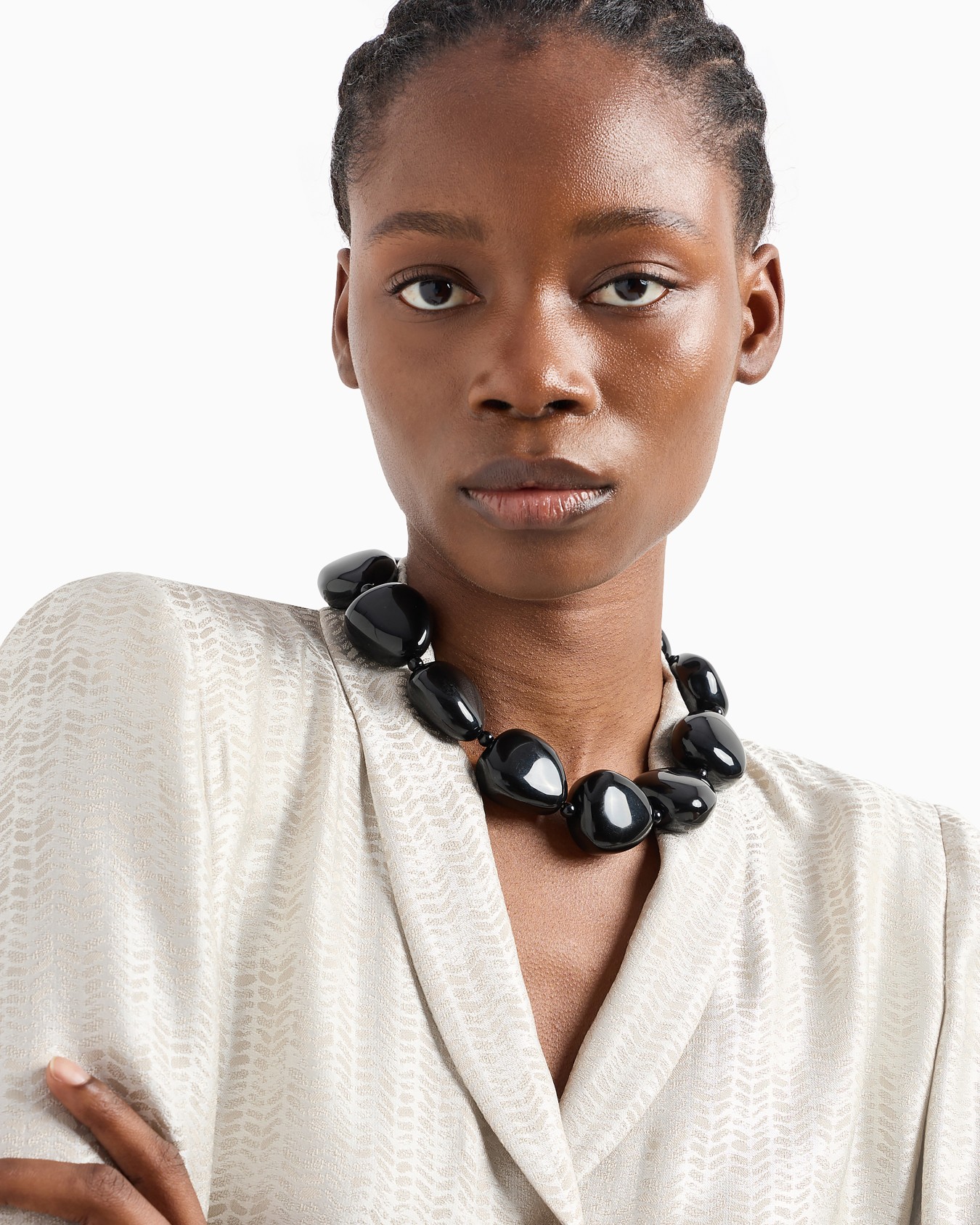 Choker necklace with rounded gemstones Slide 2