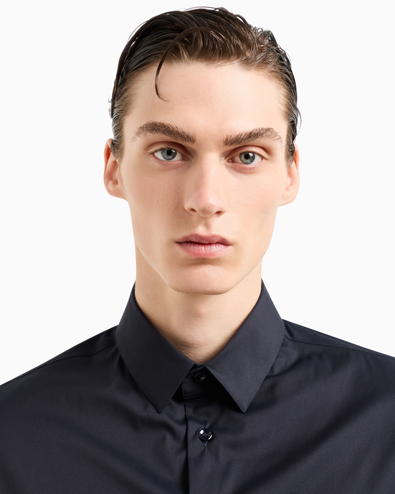 Stretch fabric shirt with collar stays Slide 4