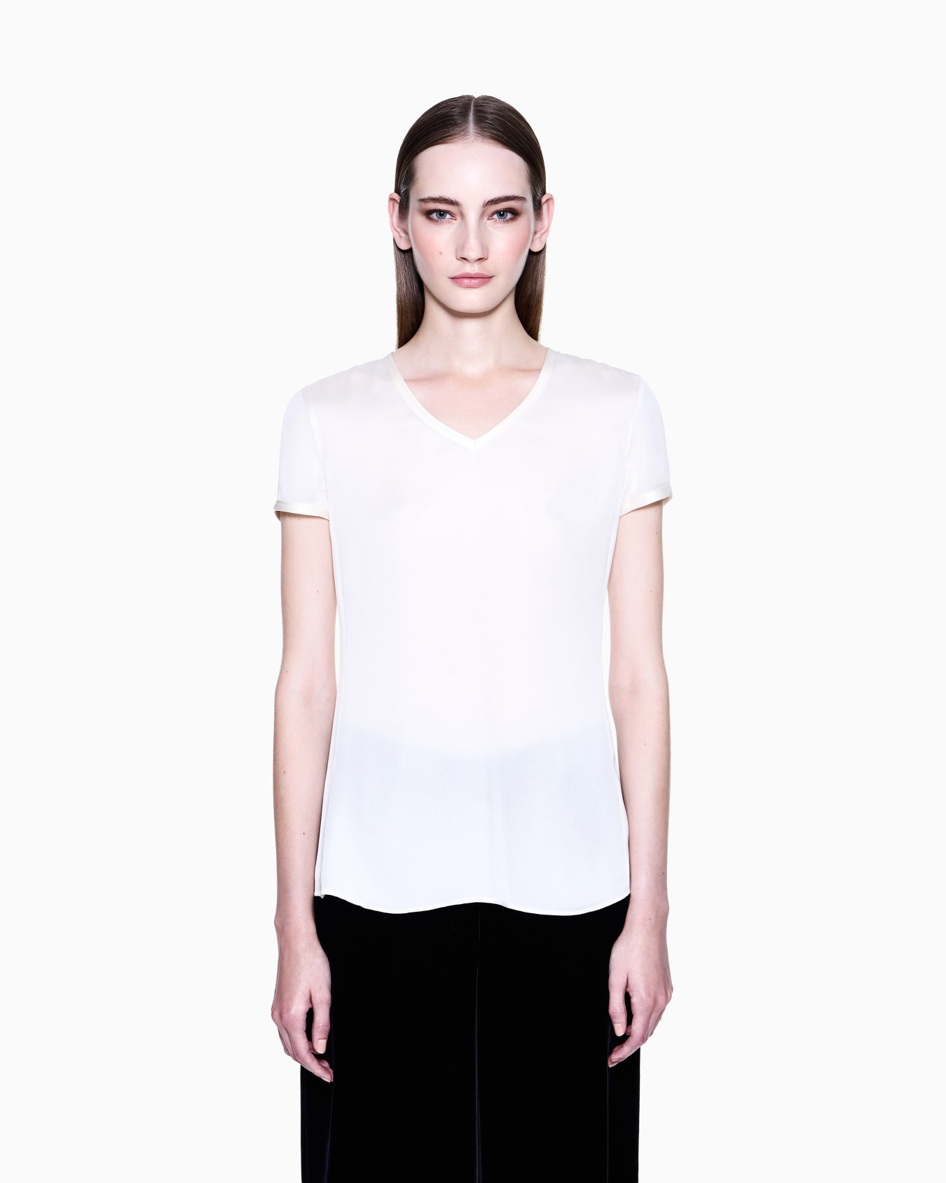Silk charmeuse blouse with V neckline 슬라이드 3