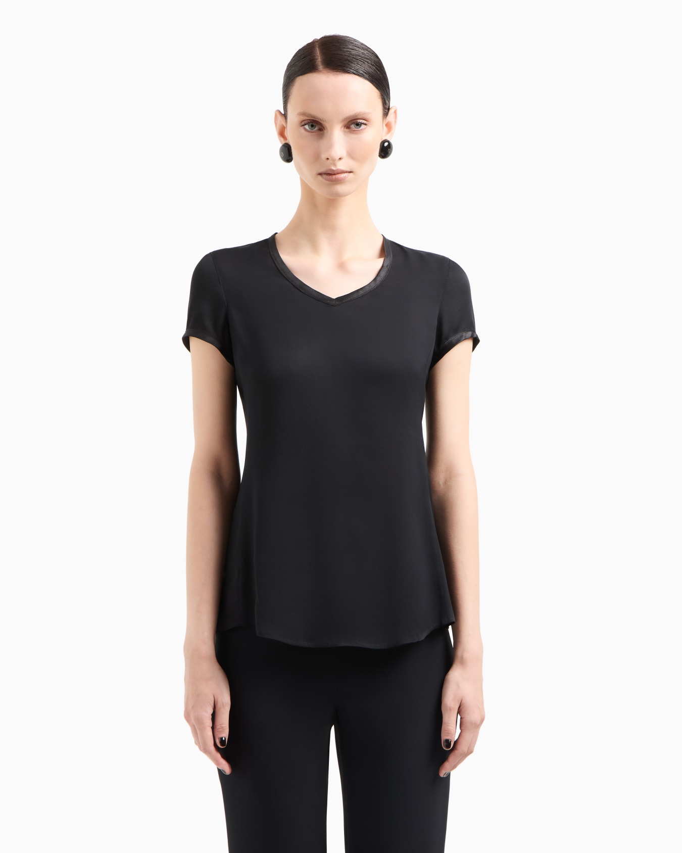 Silk charmeuse blouse with V neckline Slide 3