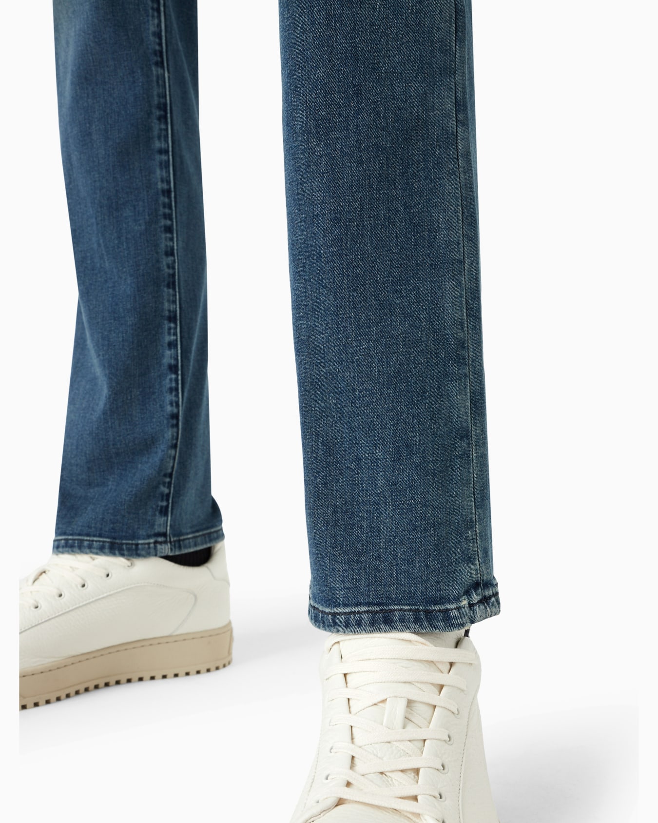 J45 Regular-fit jeans in comfort-twill denim Slide 5