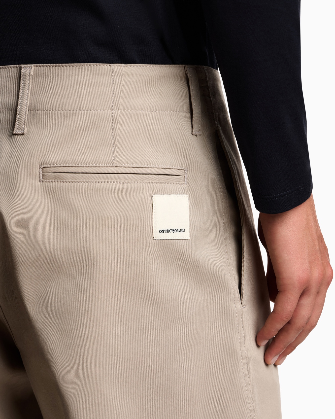 Pantalones modelo chino en gabardina orgánica ASV Diapositiva 4