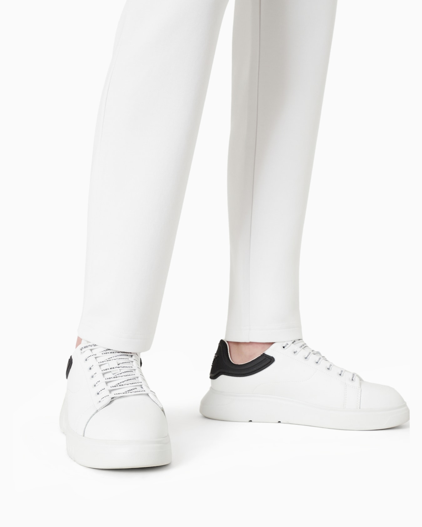 Double-jersey joggers with eagle logo patch Slide 5