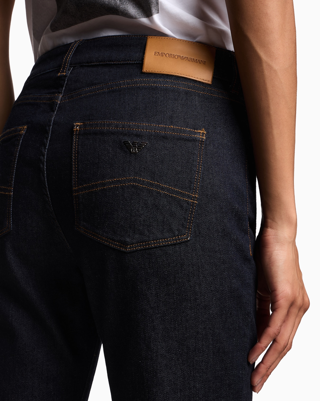 J18 high-rise skinny-leg jeans in comfort mercerised denim Slide 4