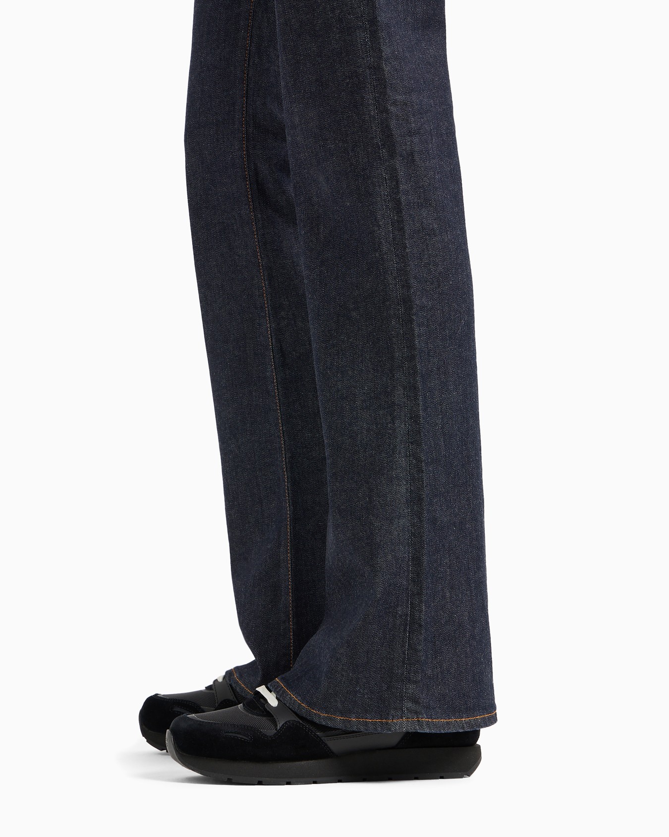 J47 slim-fit, mercerised comfort denim jeans Slide 4