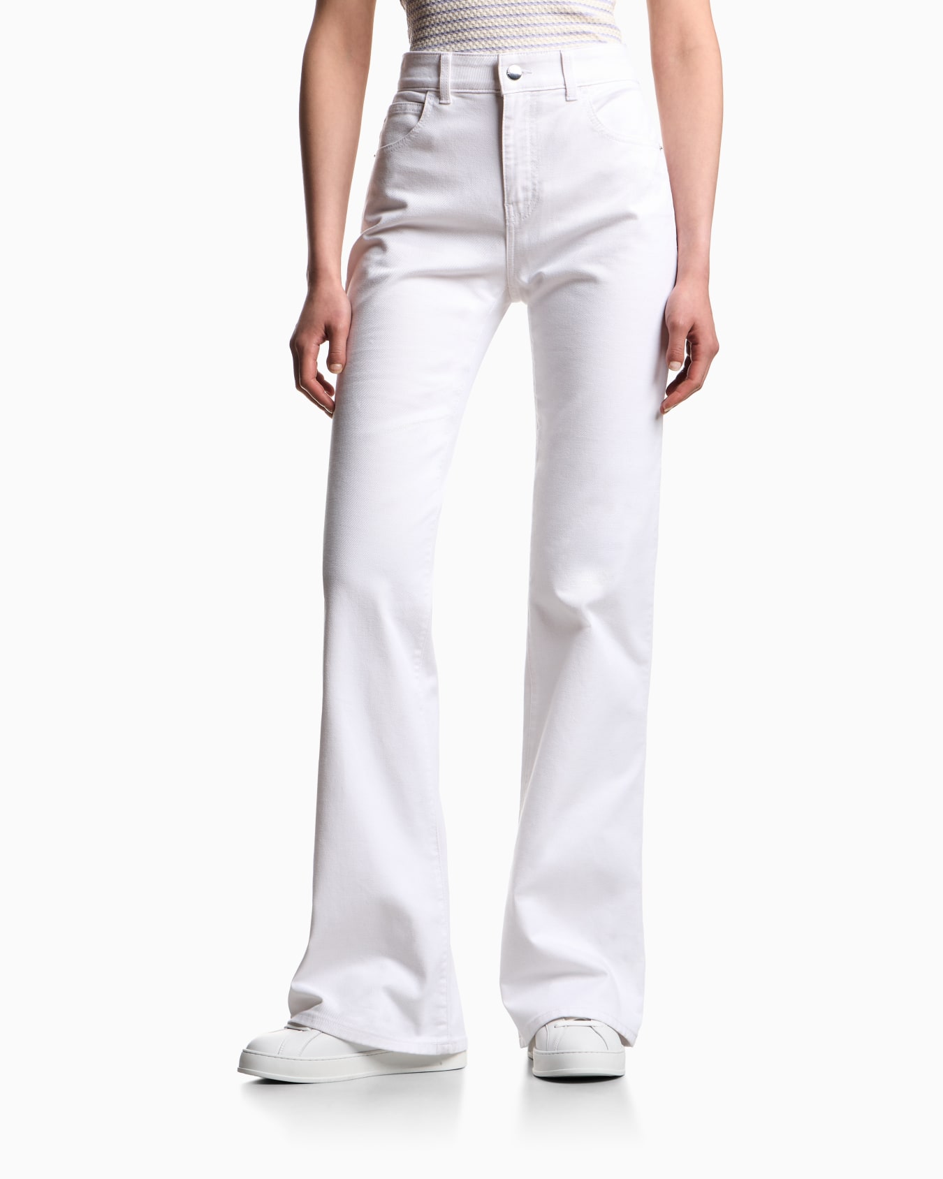 J47 Mid-rise flared-hem jeans in light worn stretch denim Slide 3